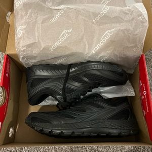 Saucony Women’s Versafoam Cohesion 12 Black Sneakers